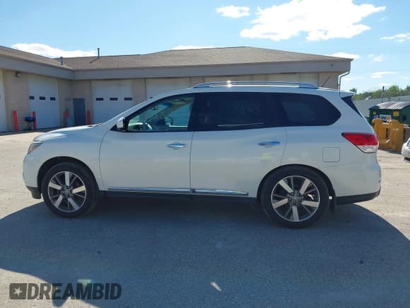 ✅ 2014 Nissan Pathfinder S • VIN: 5N1AR2MM1EC710772 • Lot: 42582893. Listed on IAAI with 154,229 mi. Free auction sales archive from the USA and detailed vehicle history report at DreamBid. Image 13.