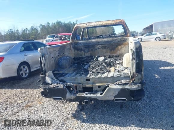 ✅ 2023 Chevrolet Silverado 1500 Custom Trail Boss • VIN: 3GCUDCED1PG304804 • Lot: 41330335. Wystawiony na IAAI z przebiegiem Nie podano. Bezpłatny archiwum sprzedaży aukcyjnych z USA i szczegółowy raport historii pojazdu na DreamBid. Zdjęcie 13.