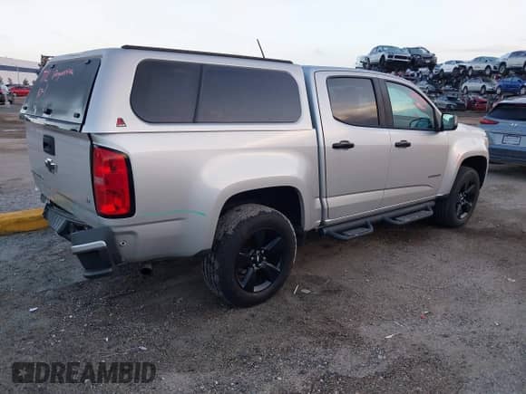 2018 Chevrolet Colorado 2WD LT z VIN 1GCGSCEN2J1229807, wystawiony jako IAAI lot #43391851 z przebiegiem 88 766 mil mil oraz . Historia ofert i sprzedaży dostępna na DreamBid. Obrazek 4.