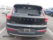 ✅ 2021 Volvo XC40 Momentum • VIN: YV4162UK4M2471473 • Lot: 43780178. Wystawiony na IAAI z przebiegiem 44 464 mil. Bezpłatny archiwum sprzedaży aukcyjnych z USA i szczegółowy raport historii pojazdu na DreamBid. Zdjęcie 16.