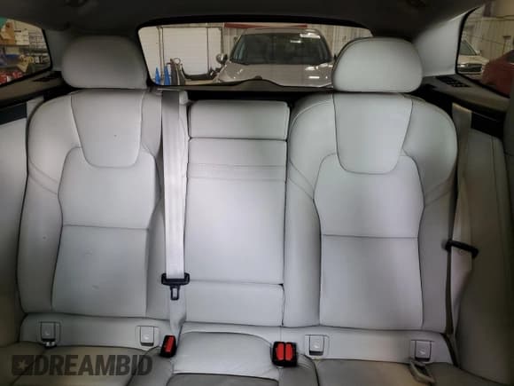 ✅ 2018 Volvo XC60 Momentum • VIN: YV4102RK4J1070470 • Лот: 82450445. Опубликован ранее на Copart с пробегом 154 113 миль. Бесплатный доступ к архиву аукционных продаж из США и подробный отчёт об истории автомобиля на DreamBid. Изображение 10.