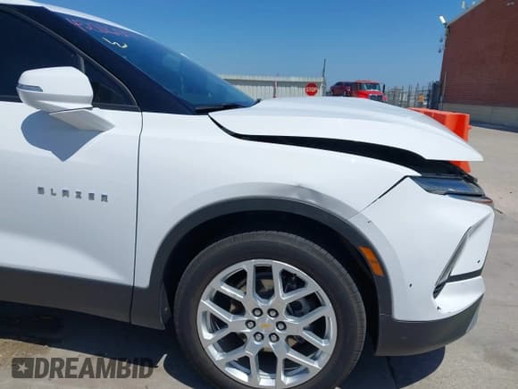 ✅ 2023 Chevrolet Blazer LT • VIN: 3GNKBJR47PS142130 • Lot: 42816017. Listed on IAAI with 29,633 mi. Free auction sales archive from the USA and detailed vehicle history report at DreamBid. Image 18.