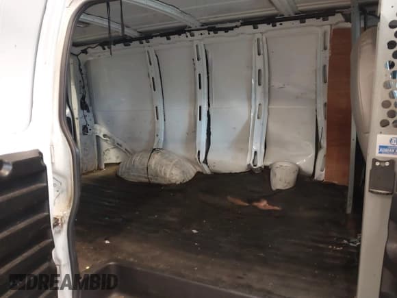 ✅ 2009 Chevrolet Express Cargo • VIN: 1GCGG25C691137038 • Lot: 42602538. Listed on IAAI with 200,648 mi. Free auction sales archive from the USA and detailed vehicle history report at DreamBid. Image 8.