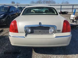 ✅ 2007 Lincoln Town Car Designer Series • VIN: 1LNHM83V97Y626361 • Lot: 90436765. Wystawiony na Copart z przebiegiem 141 221 mil. Bezpłatny archiwum sprzedaży aukcyjnych z USA i szczegółowy raport historii pojazdu na DreamBid. Zdjęcie 6.
