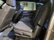 ✅ 2023 Chevrolet Suburban LS • VIN: 1GNSKBED3PR508955 • Lot: 87452355. Wystawiony na Copart z przebiegiem 27 794 mil. Bezpłatny archiwum sprzedaży aukcyjnych z USA i szczegółowy raport historii pojazdu na DreamBid. Zdjęcie 11.