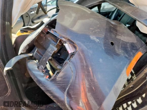 ✅ 2019 Chrysler 300 S • VIN: 2C3CCABT1KH569640 • Lot: 81071855. Wystawiony na Copart z przebiegiem 103 124 mil. Bezpłatny archiwum sprzedaży aukcyjnych z USA i szczegółowy raport historii pojazdu na DreamBid. Zdjęcie 12.