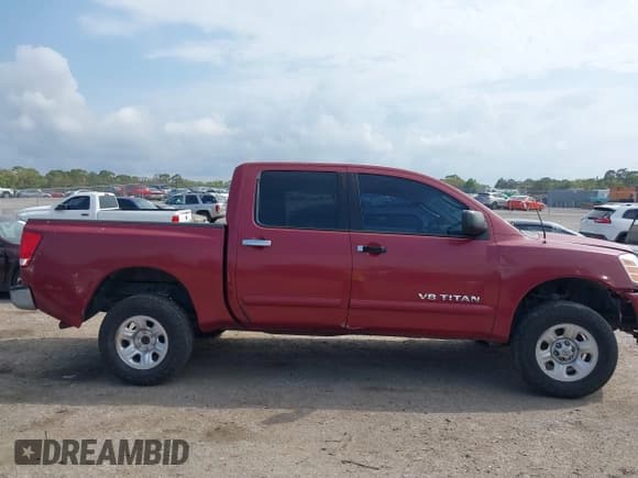✅ 2006 Nissan Titan LE • VIN: 1N6BA07A56N569827 • Lot: 41875281. Wystawiony na IAAI z przebiegiem 218 973 mil. Bezpłatny archiwum sprzedaży aukcyjnych z USA i szczegółowy raport historii pojazdu na DreamBid. Zdjęcie 14.