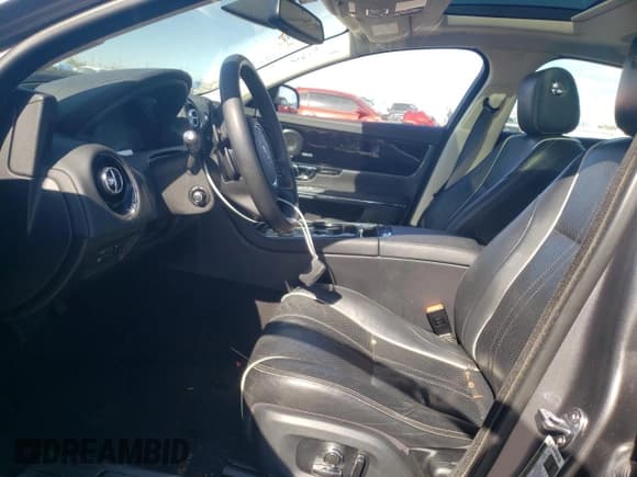 ✅ 2017 Jaguar XJ R-Sport • VIN: SAJWA1C73H8W11256 • Lot: 49153633. Listed on Copart with 12,199 mi. Free auction sales archive from the USA and detailed vehicle history report at DreamBid. Image 7.