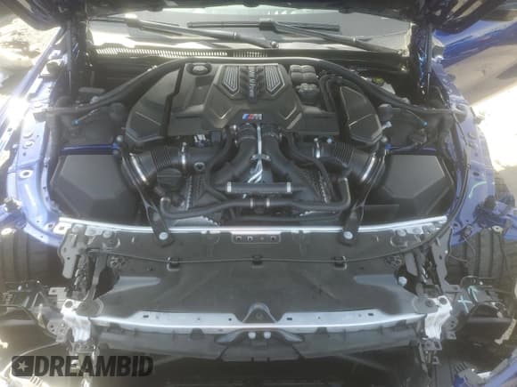 ✅ 2024 BMW M8 Competition • VIN: WBSDZ0C04RCR21242 • Lot: 49249175. Wystawiony na Copart z przebiegiem 5 071 mil. Bezpłatny archiwum sprzedaży aukcyjnych z USA i szczegółowy raport historii pojazdu na DreamBid. Zdjęcie 12.