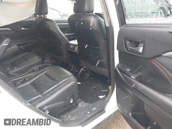 ✅ 2018 Toyota Highlander Limited • VIN: 5TDDZRFH6JS851503 • Lot: 40911739. Wystawiony na IAAI z przebiegiem 147 982 mil. Bezpłatny archiwum sprzedaży aukcyjnych z USA i szczegółowy raport historii pojazdu na DreamBid. Zdjęcie 8.