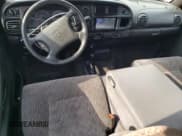 ✅ 2001 Dodge 2500 • VIN: 3B7KF23661G215740 • Lot: 70386685. Wystawiony na Copart z przebiegiem 264 543 mil. Bezpłatny archiwum sprzedaży aukcyjnych z USA i szczegółowy raport historii pojazdu na DreamBid. Zdjęcie 8.