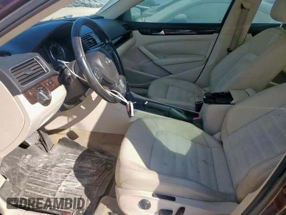 ✅ 2014 Volkswagen Passat SEL Premium • VIN: 1VWCM7A37EC095677 • Lot: 80901495. Wystawiony na Copart z przebiegiem 131 498 mil. Bezpłatny archiwum sprzedaży aukcyjnych z USA i szczegółowy raport historii pojazdu na DreamBid. Zdjęcie 7.