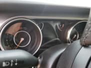 ✅ 2022 Jeep Wrangler Unlimited Willys Sport • VIN: 1C4HJXDM8NW276565 • Lot: 49680384. Wystawiony na Copart z przebiegiem Nie podano. Bezpłatny archiwum sprzedaży aukcyjnych z USA i szczegółowy raport historii pojazdu na DreamBid. Zdjęcie 9.