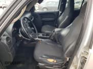 ✅ 2004 Jeep Liberty Renegade • VIN: 1J4GL38KX4W101847 • Lot: 93140305. Wystawiony na Copart z przebiegiem 178 235 mil. Bezpłatny archiwum sprzedaży aukcyjnych z USA i szczegółowy raport historii pojazdu na DreamBid. Zdjęcie 7.