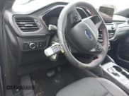 ✅ 2025 Ford Escape ST-Line • VIN: 1FMCU9MN2SUA51406 • Лот: 43022012. Опубликован ранее на IAAI с пробегом 1 618 миль. Бесплатный доступ к архиву аукционных продаж из США и подробный отчёт об истории автомобиля на DreamBid. Изображение 11.