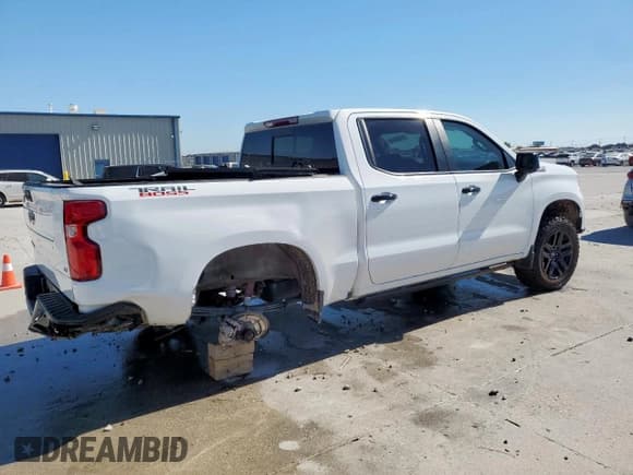 ✅ 2022 Chevrolet Silverado 1500 LT Trail Boss • VIN: 3GCUDFET3NG659222 • Lot: 91209475. Wystawiony na Copart z przebiegiem 67 285 mil. Bezpłatny archiwum sprzedaży aukcyjnych z USA i szczegółowy raport historii pojazdu na DreamBid. Zdjęcie 3.