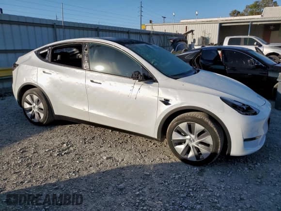 ✅ 2024 Tesla Model Y Long Range • VIN: 7SAYGDEE3RA259817 • Lot: 92729895. Wystawiony na Copart z przebiegiem 8 800 mil. Bezpłatny archiwum sprzedaży aukcyjnych z USA i szczegółowy raport historii pojazdu na DreamBid. Zdjęcie 4.