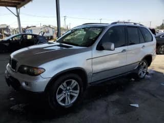 ✅ 2004 BMW X5 3.0i • VIN: 5UXFA13514LU45595 • Lot: 66966785. Wystawiony na Copart z przebiegiem 179 646 mil. Bezpłatny archiwum sprzedaży aukcyjnych z USA i szczegółowy raport historii pojazdu na DreamBid. Zdjęcie 1.