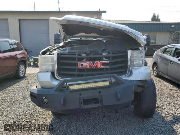 ✅ 2010 GMC Sierra 2500HD SLE • VIN: 1GT4K0BG2AF154746 • Lot: 71561005. Listed on Copart with 99,847 mi. Free auction sales archive from the USA and detailed vehicle history report at DreamBid. Image 5.