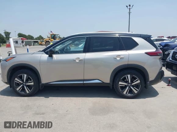 ✅ 2021 Nissan Rogue Platinum • VIN: JN8AT3DD6MW311417 • Lot: 42308941. Wystawiony na IAAI z przebiegiem 61 806 mil. Bezpłatny archiwum sprzedaży aukcyjnych z USA i szczegółowy raport historii pojazdu na DreamBid. Zdjęcie 14.