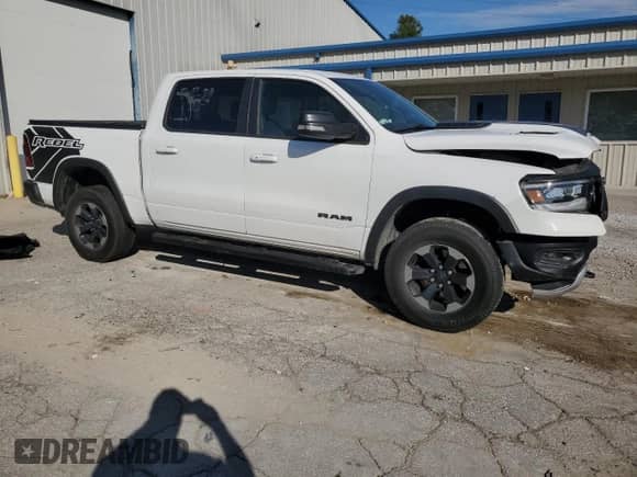 2020 Ram 1500 Rebel z VIN 1C6SRFLT4LN211966, wystawiony jako Copart lot #80487845 z przebiegiem 97 530 mil mil oraz Szkoda całkowita • Salvage title. Historia ofert i sprzedaży dostępna na DreamBid. Obrazek 4.