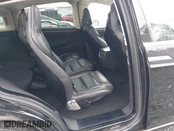 ✅ 2016 Tesla Model X 70D • VIN: 5YJXCAE21GF008741 • Lot: 43802873. Wystawiony na IAAI z przebiegiem 85 796 mil. Bezpłatny archiwum sprzedaży aukcyjnych z USA i szczegółowy raport historii pojazdu na DreamBid. Zdjęcie 21.