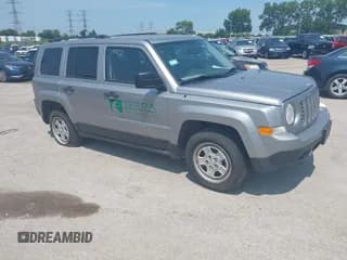 ✅ 2016 Jeep Patriot Sport • VIN: 1C4NJPBA1GD715888 • Lot: 42847560. Wystawiony na IAAI z przebiegiem 122 348 mil. Bezpłatny archiwum sprzedaży aukcyjnych z USA i szczegółowy raport historii pojazdu na DreamBid. Zdjęcie 1.