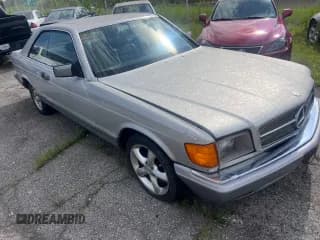 ✅ 1985 Mercedes-Benz 500 • VIN: WDBCA44D2FA162874 • Lot: 67838765. Wystawiony na Copart z przebiegiem 166 892 mil. Bezpłatny archiwum sprzedaży aukcyjnych z USA i szczegółowy raport historii pojazdu na DreamBid. Zdjęcie 1.