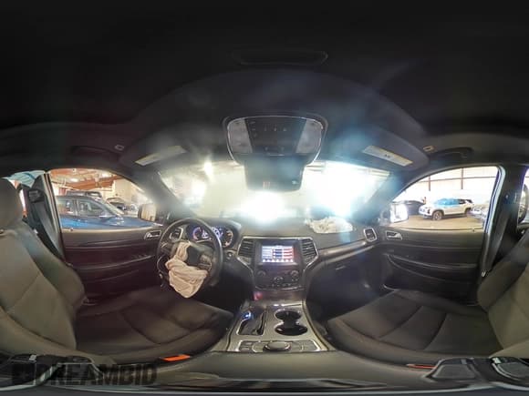 ✅ 2018 Jeep Grand Cherokee Altitude • VIN: 1C4RJFAG8JC466360 • Lot: 71909915. Wystawiony na Copart z przebiegiem 99 317 mil. Bezpłatny archiwum sprzedaży aukcyjnych z USA i szczegółowy raport historii pojazdu na DreamBid. Zdjęcie 15.