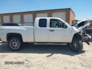 ✅ 2010 Chevrolet Silverado 2500HD • VIN: 1GC5CVBG3AZ266887 • Lot: 42055588. Wystawiony na IAAI z przebiegiem 150 946 mil. Bezpłatny archiwum sprzedaży aukcyjnych z USA i szczegółowy raport historii pojazdu na DreamBid. Zdjęcie 13.