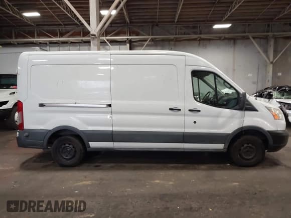 ✅ 2015 Ford Transit Cargo • VIN: 1FTNR2CM5FKA76350 • Lot: 43884228. Wystawiony na IAAI z przebiegiem 78 704 mil. Bezpłatny archiwum sprzedaży aukcyjnych z USA i szczegółowy raport historii pojazdu na DreamBid. Zdjęcie 13.