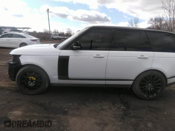 ✅ 2018 Land Rover Range Rover • VIN: SALGR2RV6JA383848 • Lot: 41938173. Wystawiony na IAAI z przebiegiem 93 534 mil. Bezpłatny archiwum sprzedaży aukcyjnych z USA i szczegółowy raport historii pojazdu na DreamBid. Zdjęcie 14.