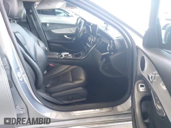 ✅ 2015 Mercedes-Benz C 300 Luxury • VIN: 55SWF4KB5FU025760 • Лот: 42906879. Опубликован ранее на IAAI с пробегом 125 672 миль. Бесплатный доступ к архиву аукционных продаж из США и подробный отчёт об истории автомобиля на DreamBid. Изображение 5.