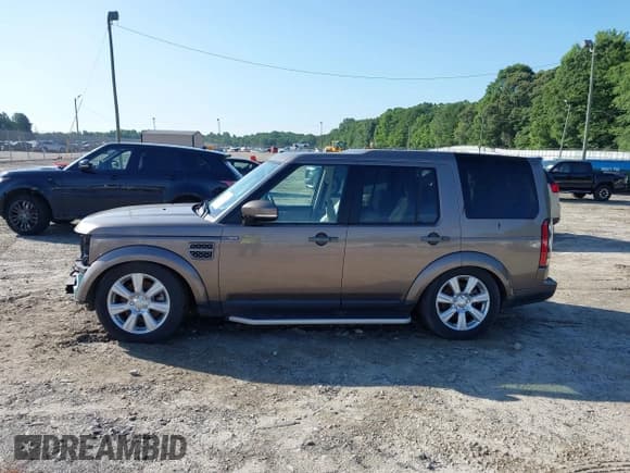 ✅ 2015 Land Rover LR4 HSE • VIN: SALAG2V69FA765454 • Лот: 42561781. Опубликован ранее на IAAI с пробегом 99 115 миль. Бесплатный доступ к архиву аукционных продаж из США и подробный отчёт об истории автомобиля на DreamBid. Изображение 14.