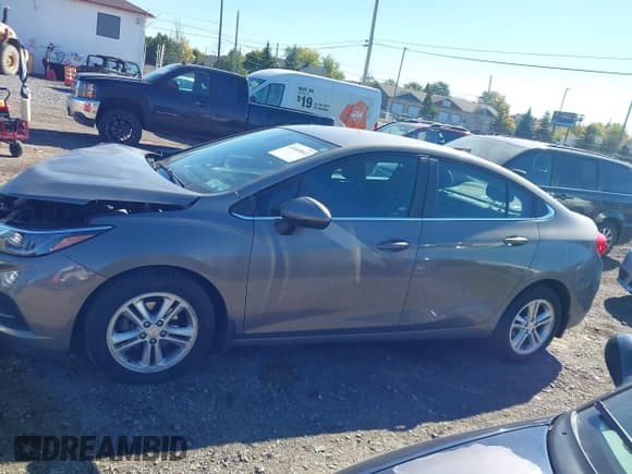 ✅ 2018 Chevrolet Cruze LT • VIN: 1G1BE5SM3J7226199 • Lot: 43466842. Listed on IAAI with 67,601 mi. Free auction sales archive from the USA and detailed vehicle history report at DreamBid. Image 14.