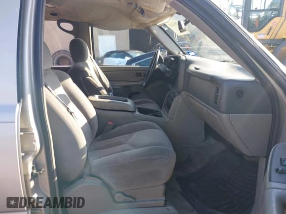 ✅ 2004 Chevrolet Suburban LT • VIN: 1GNEC16T84R125633 • Lot: 42564242. Listed on IAAI with 328,946 mi. Free auction sales archive from the USA and detailed vehicle history report at DreamBid. Image 5.