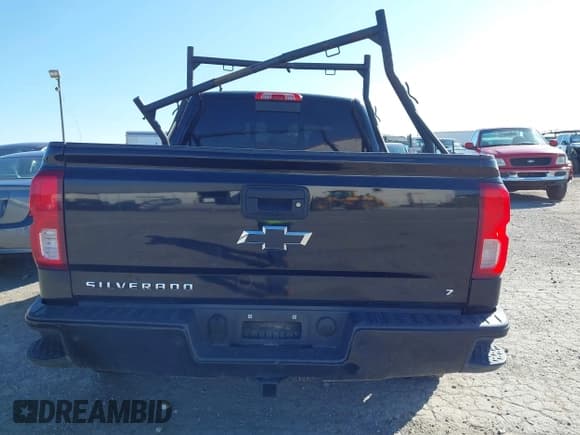 ✅ 2018 Chevrolet Silverado 1500 LTZ • VIN: 1GCVKSEC5JZ143845 • Lot: 42392639. Wystawiony na IAAI z przebiegiem 112 958 mil. Bezpłatny archiwum sprzedaży aukcyjnych z USA i szczegółowy raport historii pojazdu na DreamBid. Zdjęcie 16.