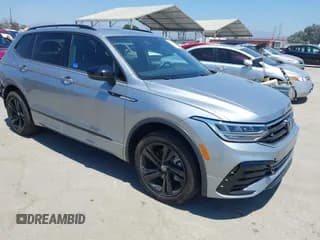 ✅ 2023 Volkswagen Tiguan SE R-Line Black • VIN: 3VVCB7AX9PM134414 • Lot: 42814576. Wystawiony na IAAI z przebiegiem 14 508 mil. Bezpłatny archiwum sprzedaży aukcyjnych z USA i szczegółowy raport historii pojazdu na DreamBid. Zdjęcie 1.