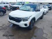 ✅ 2024 Kia Seltos SX • VIN: KNDETCA78R7600389 • Lot: 42502397. Listed on IAAI with 10,578 mi. Free auction sales archive from the USA and detailed vehicle history report at DreamBid. Image 17.