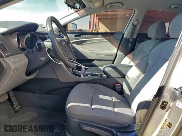 ✅ 2015 Hyundai Sonata • VIN: KMHEC4A46FA133852 • Лот: 92546125. Опубликован ранее на Copart с пробегом 107 538 миль. Бесплатный доступ к архиву аукционных продаж из США и подробный отчёт об истории автомобиля на DreamBid. Изображение 7.