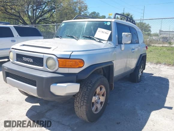 ✅ 2008 Toyota FJ Cruiser • VIN: JTEZU11FX8K003696 • Lot: 41781361. Wystawiony na IAAI z przebiegiem 285 557 mil. Bezpłatny archiwum sprzedaży aukcyjnych z USA i szczegółowy raport historii pojazdu na DreamBid. Zdjęcie 2.