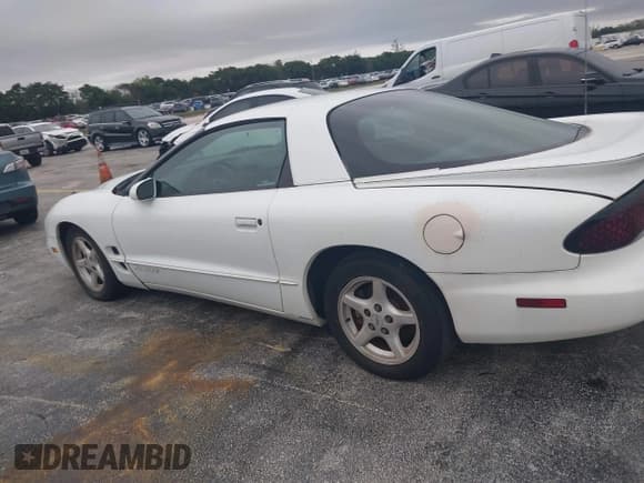 ✅ 2002 Pontiac Firebird Firebird • VIN: 2G2FS22K022131823 • Лот: 43893372. Опубликован ранее на IAAI с пробегом 158 242 миль. Бесплатный доступ к архиву аукционных продаж из США и подробный отчёт об истории автомобиля на DreamBid. Изображение 12.