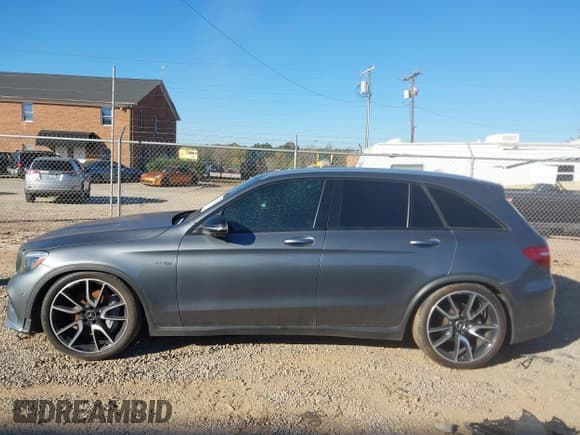 ✅ 2019 Mercedes-Benz GLC 43 AMG • VIN: WDC0G6EB6KF529875 • Lot: 43503323. Wystawiony na IAAI z przebiegiem 65 158 mil. Bezpłatny archiwum sprzedaży aukcyjnych z USA i szczegółowy raport historii pojazdu na DreamBid. Zdjęcie 13.