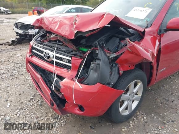 ✅ 2007 Toyota RAV4 Limited • VIN: JTMBK31V075035424 • Lot: 43270323. Wystawiony na IAAI z przebiegiem 228 280 mil. Bezpłatny archiwum sprzedaży aukcyjnych z USA i szczegółowy raport historii pojazdu na DreamBid. Zdjęcie 6.