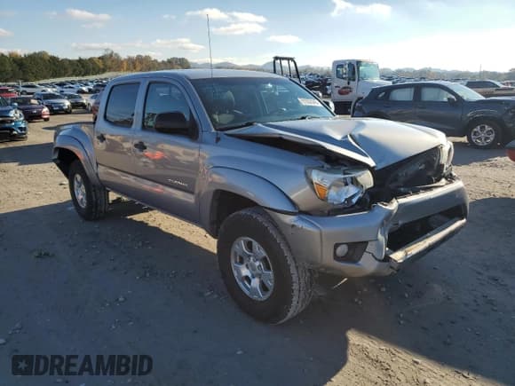 ✅ 2015 Toyota Tacoma • VIN: 3TMLU4EN0FM195620 • Lot: 92488525. Listed on Copart with 128,727 mi. Free auction sales archive from the USA and detailed vehicle history report at DreamBid. Image 4.