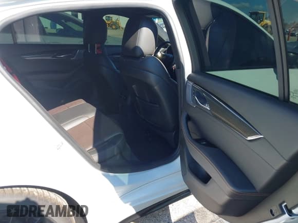 ✅ 2023 Cadillac CT5-V • VIN: 1G6DR5RW1P0121886 • Lot: 42226750. Wystawiony na IAAI z przebiegiem 14 135 mil. Bezpłatny archiwum sprzedaży aukcyjnych z USA i szczegółowy raport historii pojazdu na DreamBid. Zdjęcie 8.