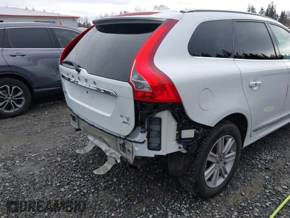 ✅ 2016 Volvo XC60 T6 • VIN: YV4902RK8G2801164 • Lot: 43744571. Wystawiony na IAAI z przebiegiem 67 022 mil. Bezpłatny archiwum sprzedaży aukcyjnych z USA i szczegółowy raport historii pojazdu na DreamBid. Zdjęcie 6.