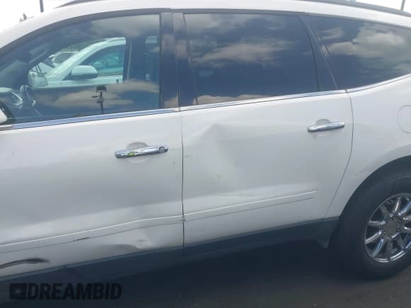 ✅ 2015 Chevrolet Traverse LT • VIN: 1GNKRGKD2FJ257193 • Lot: 43366151. Wystawiony na IAAI z przebiegiem 81 549 mil. Bezpłatny archiwum sprzedaży aukcyjnych z USA i szczegółowy raport historii pojazdu na DreamBid. Zdjęcie 12.