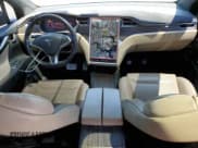 ✅ 2016 Tesla Model X P90D • VIN: 5YJXCBE43GF000907 • Lot: 52692295. Wystawiony na Copart z przebiegiem 94 606 mil. Bezpłatny archiwum sprzedaży aukcyjnych z USA i szczegółowy raport historii pojazdu na DreamBid. Zdjęcie 8.