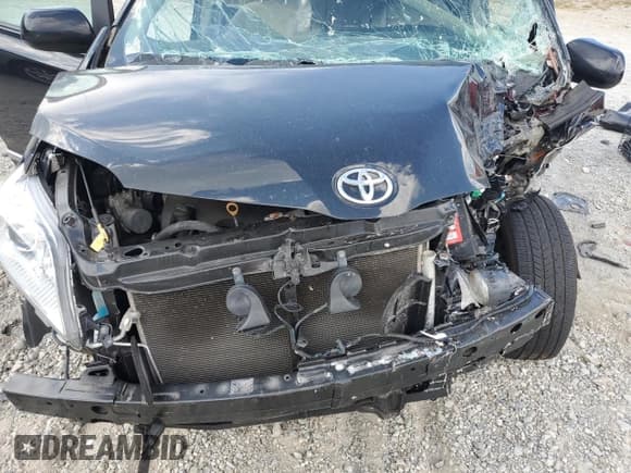 ✅ 2017 Toyota Sienna XLE • VIN: 5TDDZ3DC5HS152443 • Lot: 64986345. Listed on Copart with Not provided. Free auction sales archive from the USA and detailed vehicle history report at DreamBid. Image 12.